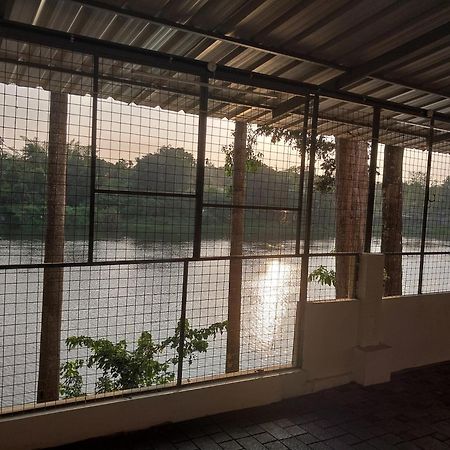 Stayberries River Rock Villa Athirapilly Kizhake Chālakudi エクステリア 写真