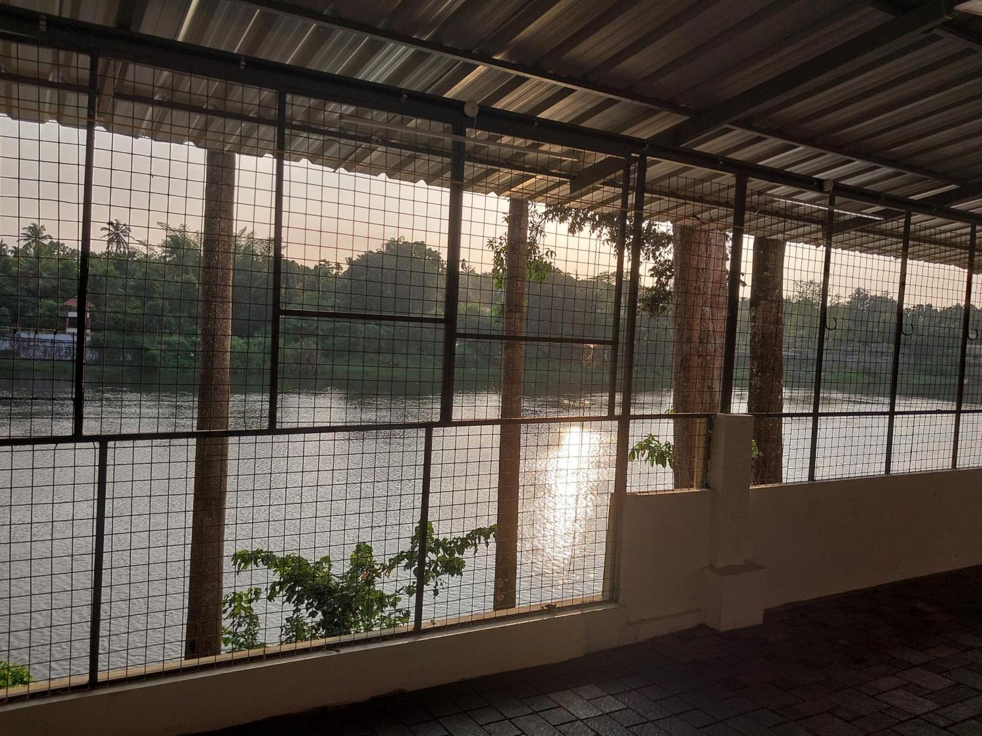 Stayberries River Rock Villa Athirapilly Kizhake Chālakudi エクステリア 写真