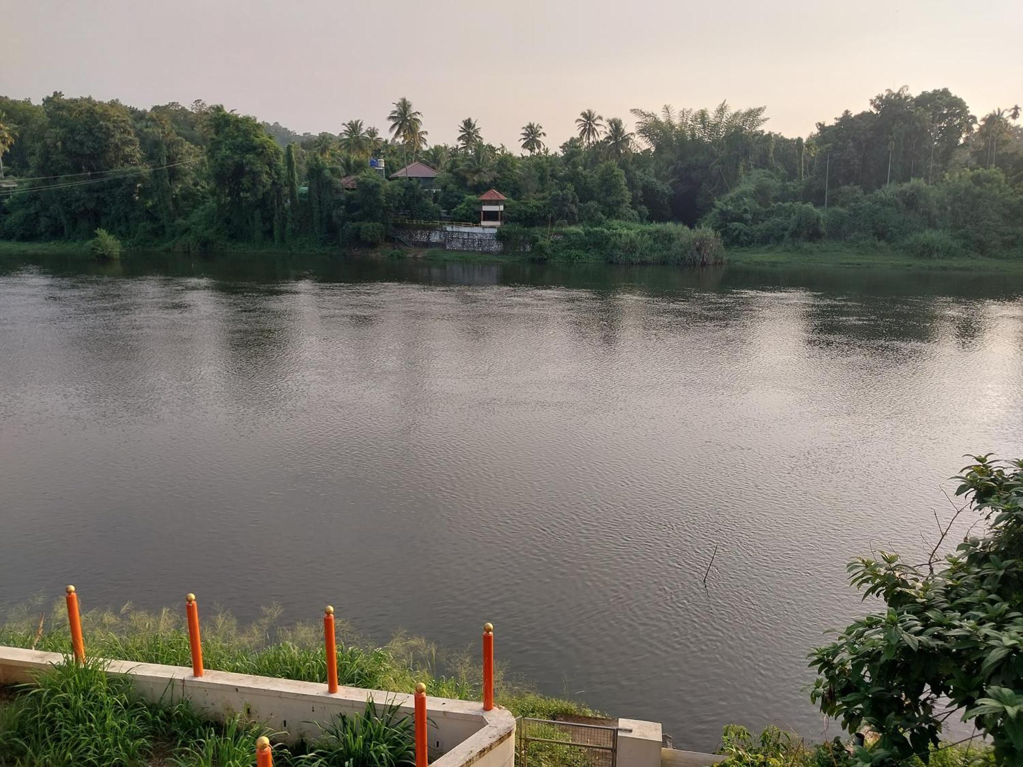 Stayberries River Rock Villa Athirapilly Kizhake Chālakudi エクステリア 写真