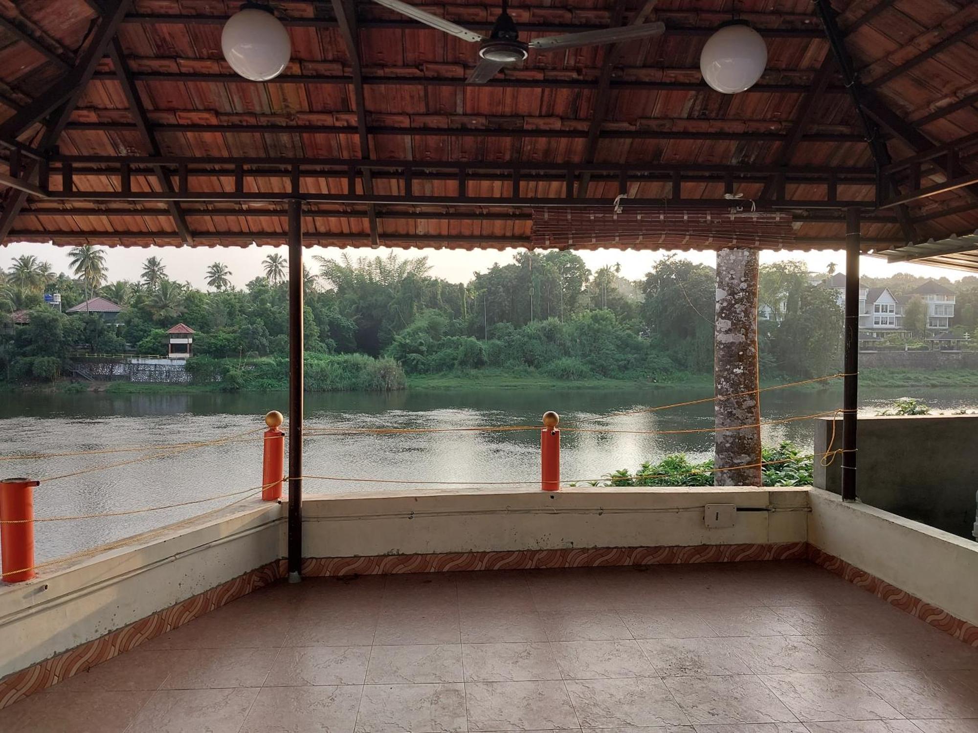 Stayberries River Rock Villa Athirapilly Kizhake Chālakudi エクステリア 写真