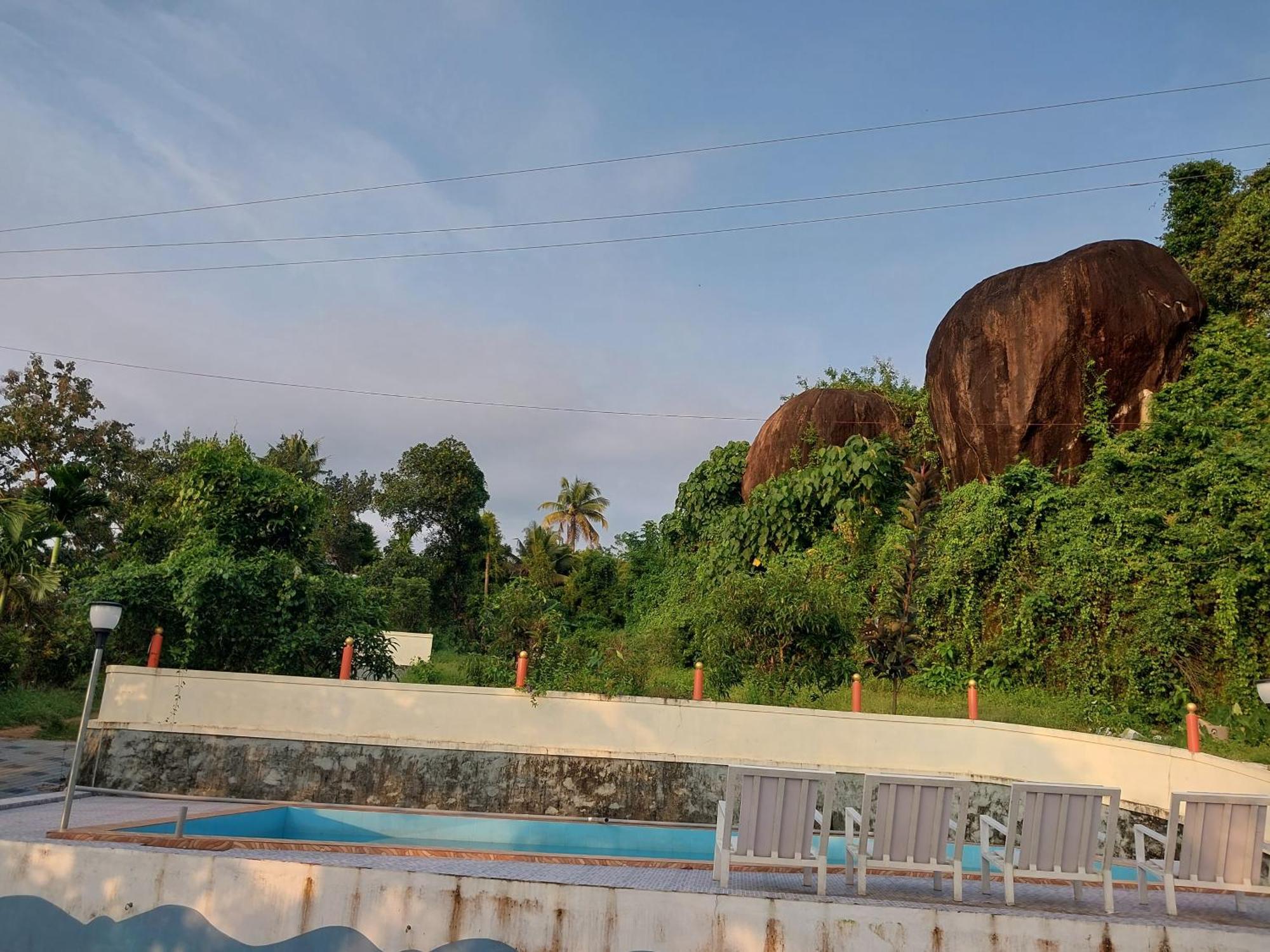 Stayberries River Rock Villa Athirapilly Kizhake Chālakudi エクステリア 写真
